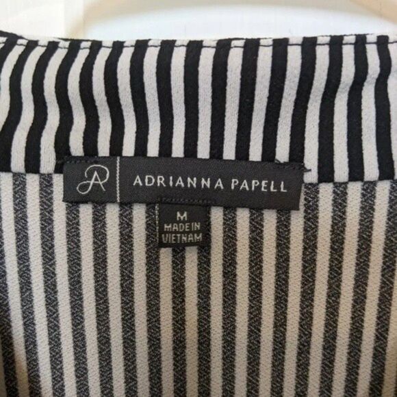 Adrianna Papell black and white striped v-neck long sleeve top - medium - Picture 8 of 8